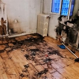 Une pièce dans un immeuble de rapport à Marseille, avant rénovation